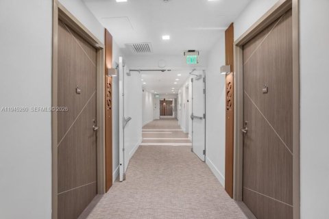 Condo in Miami, Florida, 1 bedroom  № 2062235 - photo 28