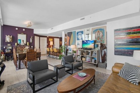 Condo in Miami, Florida, 1 bedroom  № 2062235 - photo 19