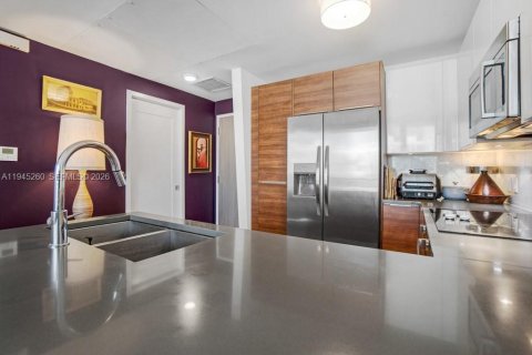 Condo in Miami, Florida, 1 bedroom  № 2062235 - photo 9