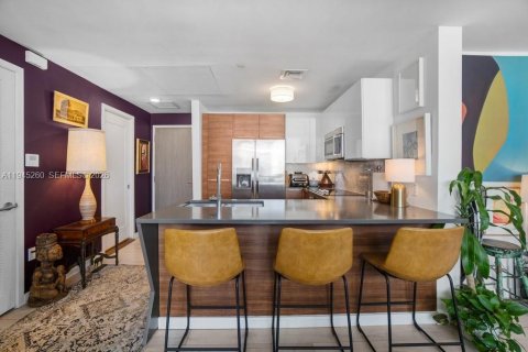 Condo in Miami, Florida, 1 bedroom  № 2062235 - photo 10
