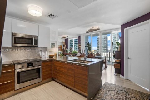 Condo in Miami, Florida, 1 bedroom  № 2062235 - photo 5