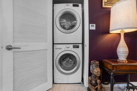 Condo in Miami, Florida, 1 bedroom  № 2062235 - photo 22