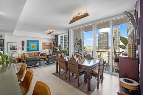 Condo in Miami, Florida, 1 bedroom  № 2062235 - photo 2