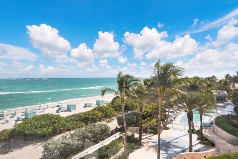 Купить кондоминиум в Майами-Бич, Флорида 1 спальня, 78.04м2, № 1920441 - фото 1