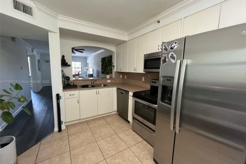 Condo in Cutler Bay, Florida, 2 bedrooms  № 1713442 - photo 7