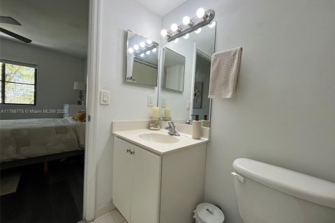 Condo in Cutler Bay, Florida, 2 bedrooms  № 1713442 - photo 8