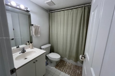 Condo in Cutler Bay, Florida, 2 bedrooms  № 1713442 - photo 9