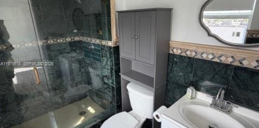 Кондоминиум с 2 спальнями в Майами, Флорида № 2050785