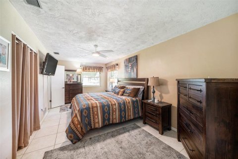 House in Palm Harbor, Florida 3 bedrooms, 142.51 sq.m. № 1907314 - photo 23