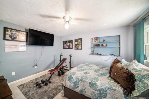 House in Palm Harbor, Florida 3 bedrooms, 142.51 sq.m. № 1907314 - photo 20