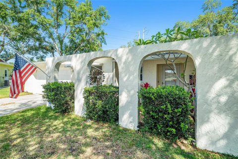 House in Palm Harbor, Florida 3 bedrooms, 142.51 sq.m. № 1907314 - photo 8