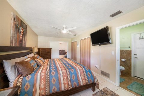 House in Palm Harbor, Florida 3 bedrooms, 142.51 sq.m. № 1907314 - photo 22