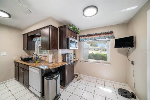 House in Palm Harbor, Florida 3 bedrooms, 142.51 sq.m. № 1907314 - photo 15