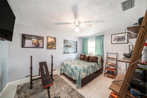 House in Palm Harbor, Florida 3 bedrooms, 142.51 sq.m. № 1907314 - photo 19