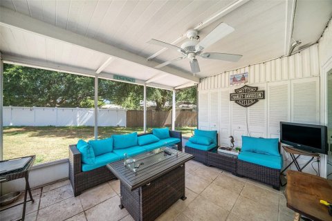 House in Palm Harbor, Florida 3 bedrooms, 142.51 sq.m. № 1907314 - photo 3