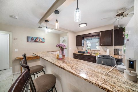 House in Palm Harbor, Florida 3 bedrooms, 142.51 sq.m. № 1907314 - photo 17