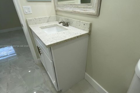 Condo in Coral Springs, Florida, 2 bedrooms  № 2040008 - photo 22