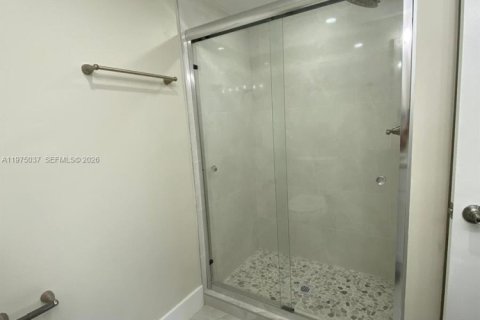 Condo in Coral Springs, Florida, 2 bedrooms  № 2040008 - photo 20