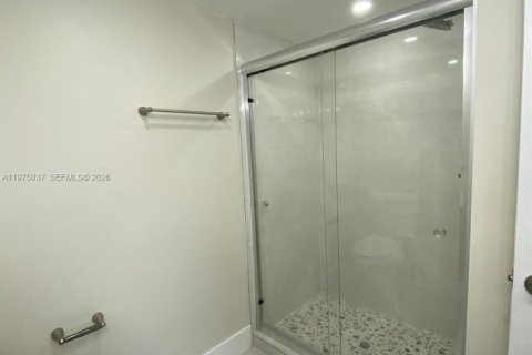 Condo in Coral Springs, Florida, 2 bedrooms  № 2040008 - photo 21