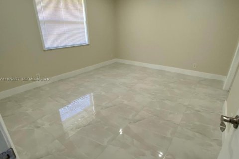 Condo in Coral Springs, Florida, 2 bedrooms  № 2040008 - photo 26