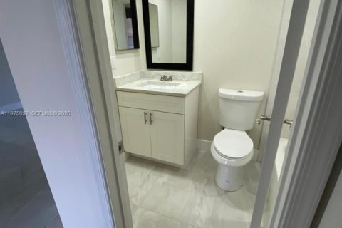 Condo in Coral Springs, Florida, 2 bedrooms  № 2040008 - photo 10