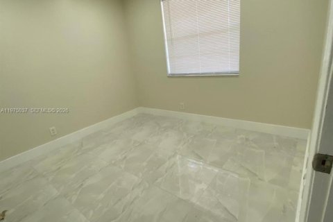Condo in Coral Springs, Florida, 2 bedrooms  № 2040008 - photo 13