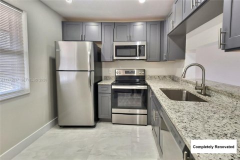 Condo in Coral Springs, Florida, 2 bedrooms  № 2040008