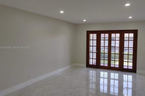 Condo in Coral Springs, Florida, 2 bedrooms  № 2040008 - photo 9