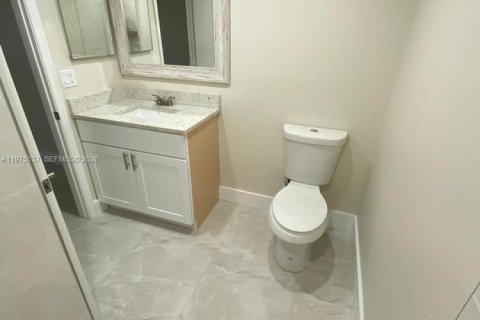 Condo in Coral Springs, Florida, 2 bedrooms  № 2040008 - photo 23