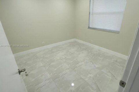Condo in Coral Springs, Florida, 2 bedrooms  № 2040008 - photo 15
