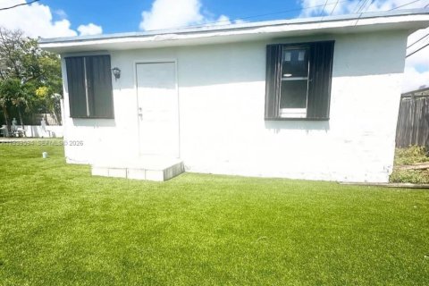 Купить виллу или дом в Майами, Флорида 7 спален, 222.41м2, № 1997597 - фото 2