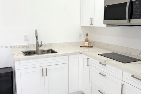 Коммерческая недвижимость в Хомстед, Флорида 1 спальня, 123.93м2 № 2011541