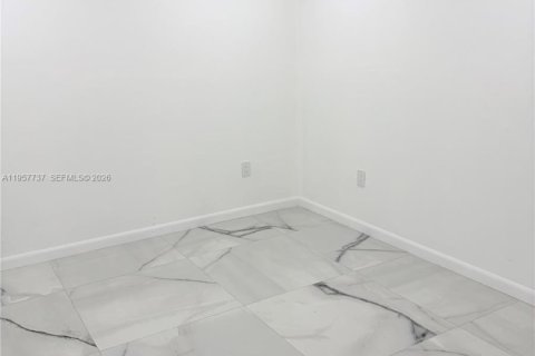 Снять в аренду коммерческую недвижимость в Хомстед, Флорида 1 спальня, 123.93м2, № 2011541 - фото 11