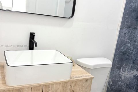 Снять в аренду коммерческую недвижимость в Хомстед, Флорида 1 спальня, 123.93м2, № 2011541 - фото 7