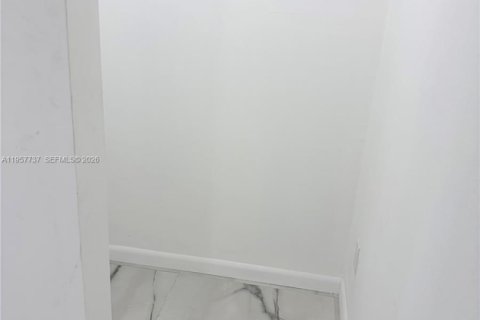 Снять в аренду коммерческую недвижимость в Хомстед, Флорида 1 спальня, 123.93м2, № 2011541 - фото 13