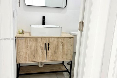 Снять в аренду коммерческую недвижимость в Хомстед, Флорида 1 спальня, 123.93м2, № 2011541 - фото 9