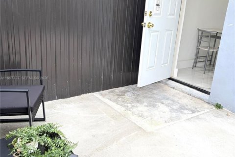Снять в аренду коммерческую недвижимость в Хомстед, Флорида 1 спальня, 123.93м2, № 2011541 - фото 5