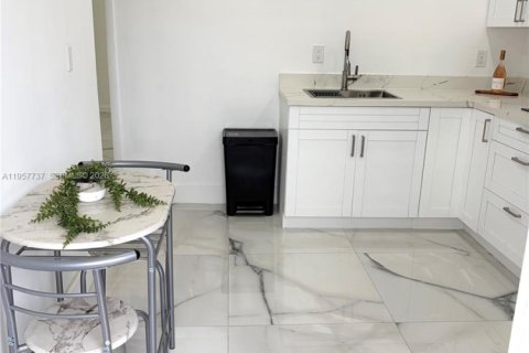 Снять в аренду коммерческую недвижимость в Хомстед, Флорида 1 спальня, 123.93м2, № 2011541 - фото 3