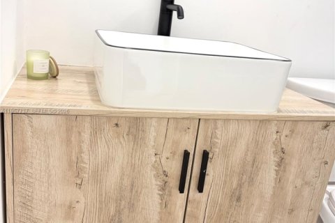 Снять в аренду коммерческую недвижимость в Хомстед, Флорида 1 спальня, 123.93м2, № 2011541 - фото 10