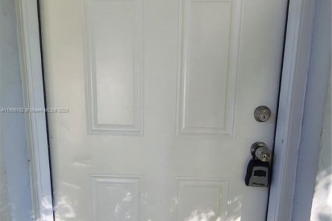 Appartement à louer à Miami, Floride: 1 chambre, 1203.08 m2 № 1956703 - photo 2