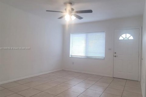 Appartement à louer à Miami, Floride: 1 chambre, 1203.08 m2 № 1956703 - photo 5