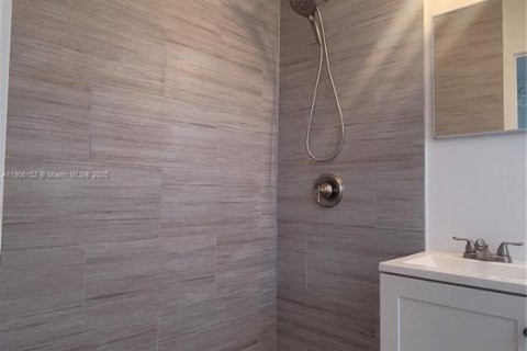 Appartement à louer à Miami, Floride: 1 chambre, 1203.08 m2 № 1956703 - photo 4