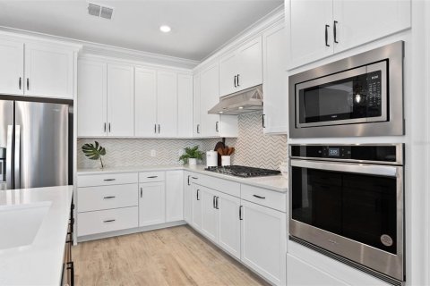House in Orlando, Florida 4 bedrooms, 286.14 sq.m. № 1825174 - photo 10