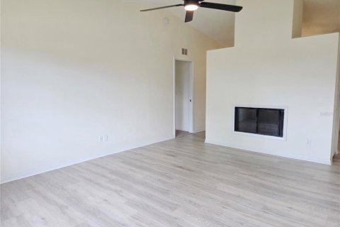 House in Palm Bay, Florida 2 bedrooms, 124.49 sq.m. № 2394413 - photo 3