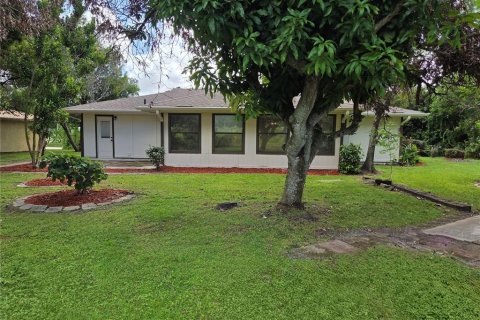 House in Palm Bay, Florida 2 bedrooms, 124.49 sq.m. № 2394413 - photo 28