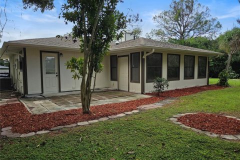 House in Palm Bay, Florida 2 bedrooms, 124.49 sq.m. № 2394413 - photo 27