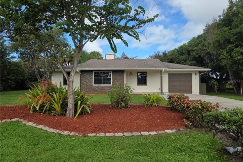 House in Palm Bay, Florida 2 bedrooms, 124.49 sq.m. № 2394413