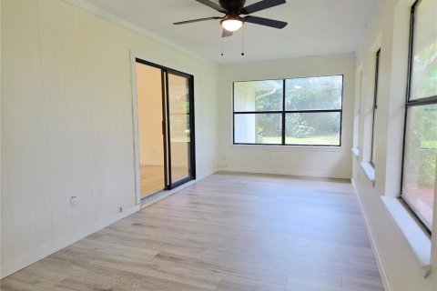 House in Palm Bay, Florida 2 bedrooms, 124.49 sq.m. № 2394413 - photo 23