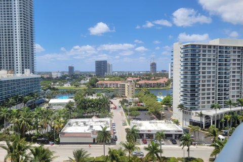 Condo in Hollywood, Florida, 1 bedroom  № 2245648 - photo 20