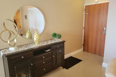 Condo in Hollywood, Florida, 1 bedroom  № 2245648 - photo 6